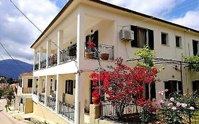 Estia Holiday Apartment & Studio